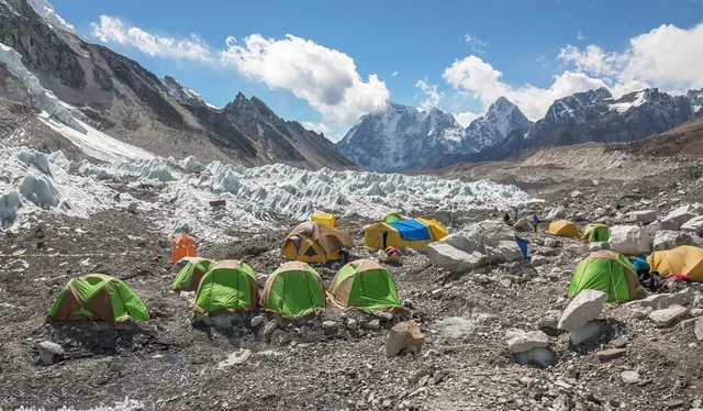 Everest Base Camp (แบบ VIP ใช้ ฮ. ไป/กลับ)