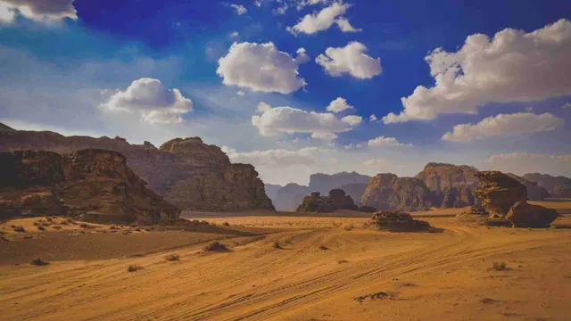 ภูเขาหินและทะเลทราย Wadi Rum ในประเทศจอร์แดน