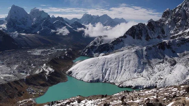 Everest Base Camp (EBC) + Gokyo Lake 2 Passes